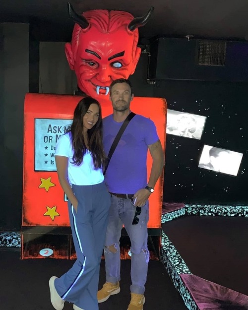 syfyminigolf: Awesome #MiniGolfMonday with a visit from Megan Fox and Brian Austin Green today!....#