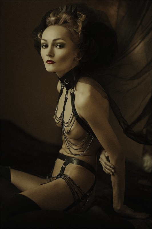 darkangelsbride:  Photo by Tanya Satin