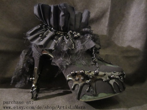 pointed-ears:  artislumara:  “That is not dead which can eternal lie, and with strange aeons even death may die.” ~ H.P. Lovecraft  www.etsy.com/de/shop/ArtisLuMara  Aren’t these the hottest shoes you’ve ever seen? <3