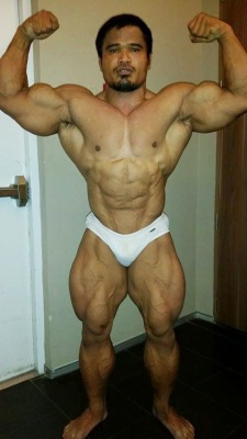 justmuscle77:  Sawaeng Panapoi. Such a turn