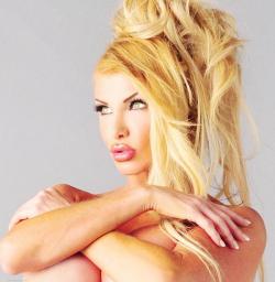 prettybarbiegoddess:  Taylor Wane