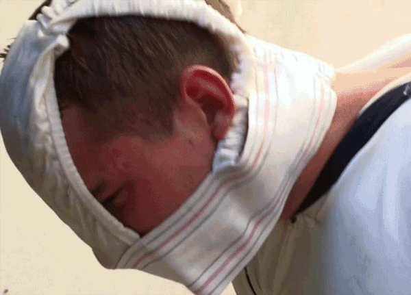 slampervert4toxicloads: stringpisser:   sluttyslavemad:  A nice present I would like