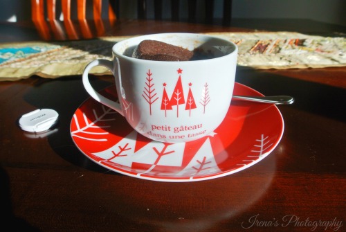 skypeslut: J’ai fait un petit gateau chocolate dans une tasse c: (I’ve made a little cho