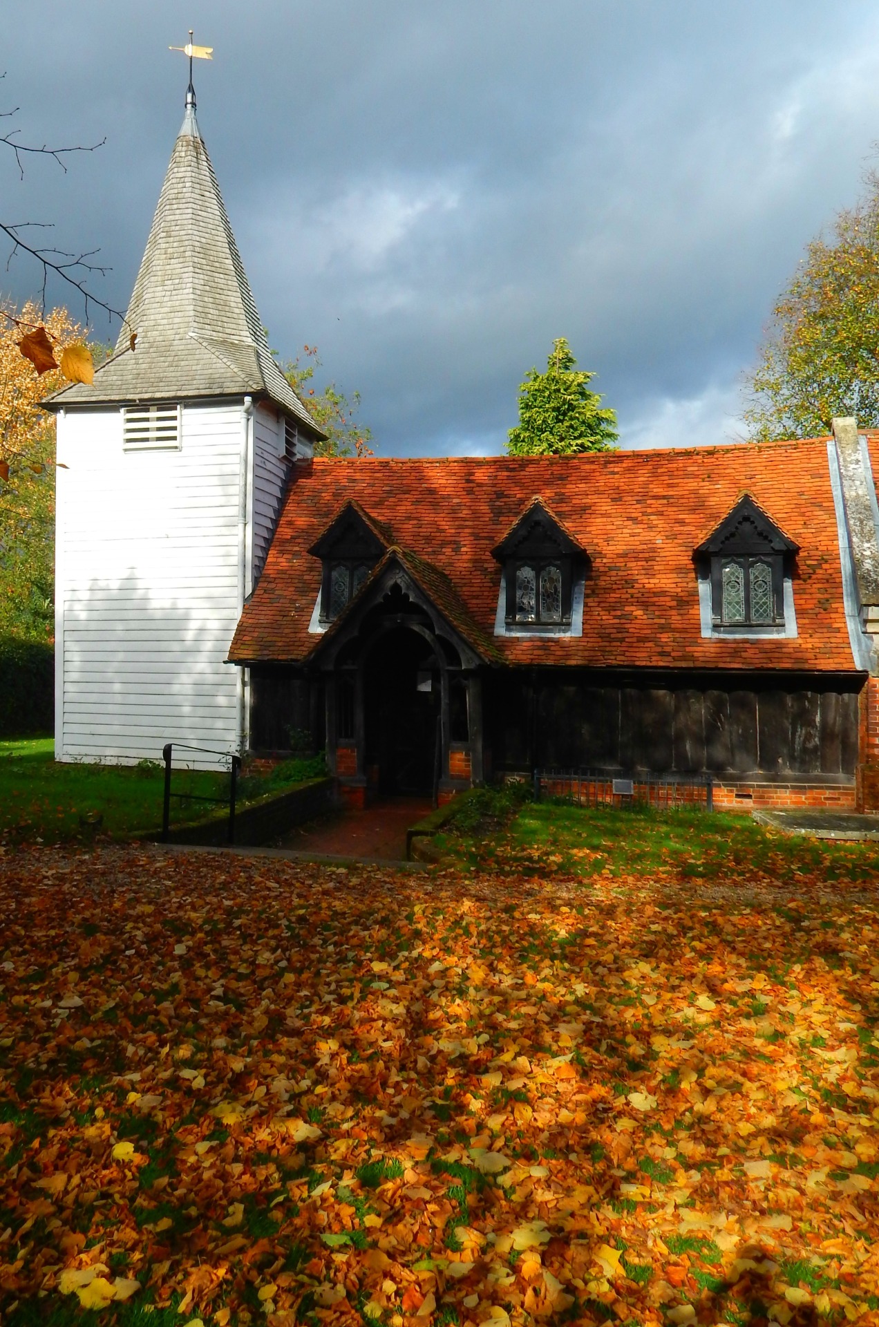 fuckitandmovetobritain:  Great Britain  [6] - Autumn - Hampstead Heath, Llanrwst,