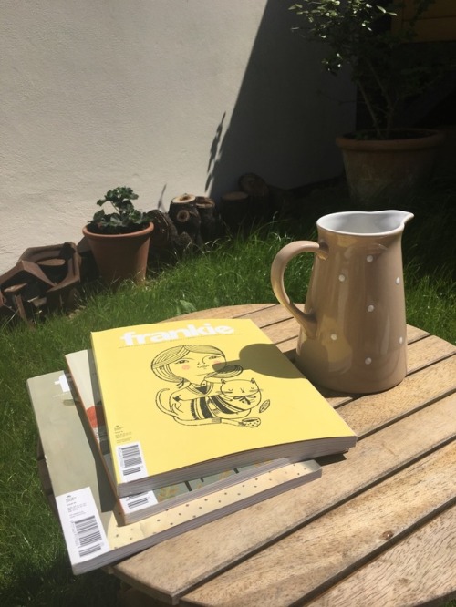 fallenflorals:it was so sunny today !! so i made myself some homemade cloudy lemonade and read some 