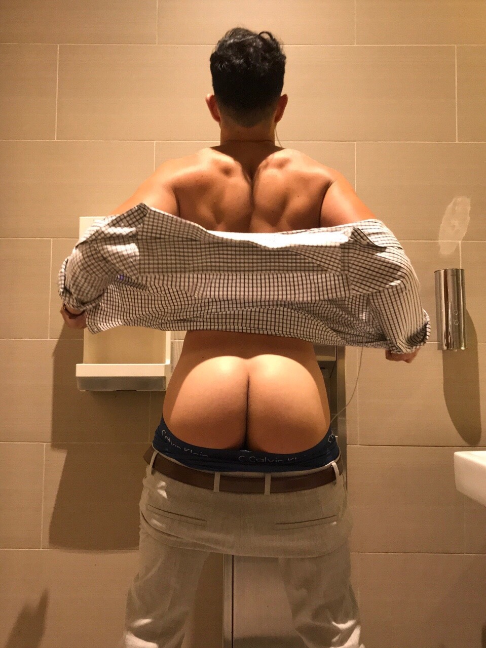 cutiewithahotbootie:  intensidadmasculina:  🤤  Sweet! He compiled my photos 😍