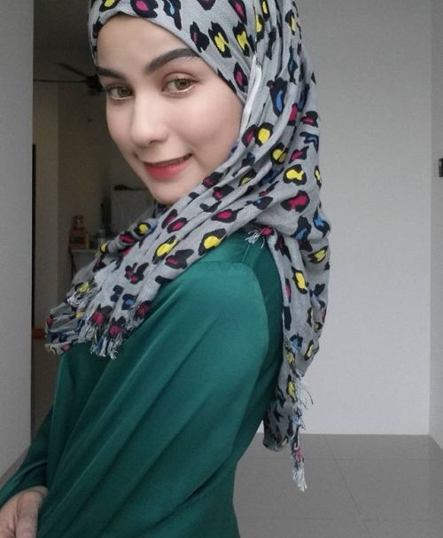 adiklemas: Petite hijabista