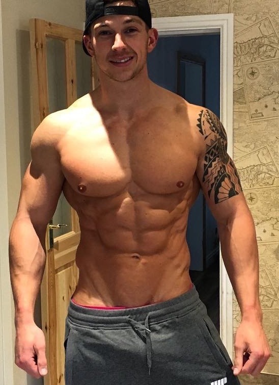leukion:Craig Mortonhttp://leukion.tumblr.com/