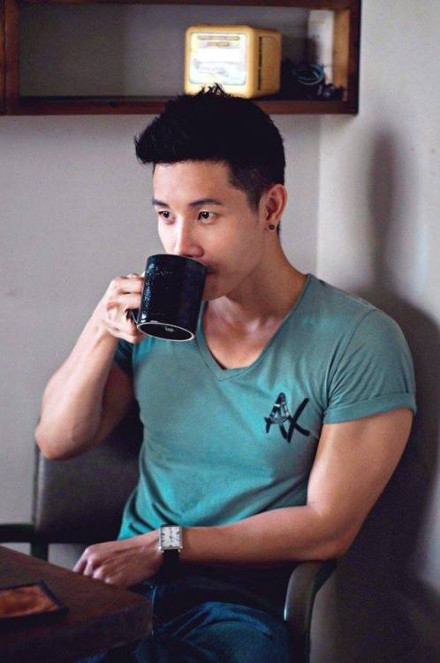 aznboizaresex:  siroman91:  Handsome Viet guy <3   aznboizaresex (via siroman91) click here and press space bar for more aznboizaresex 
