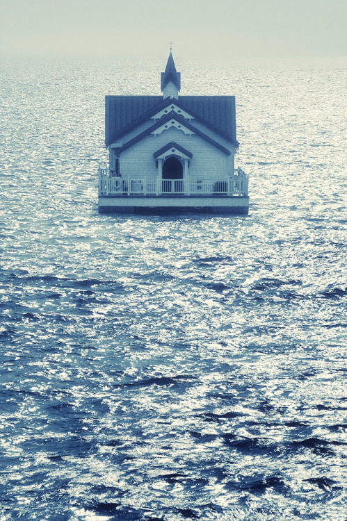 r2–d2:  at sea by (Nachosan) 