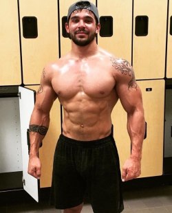 misterunivers:sweat is the nectar of bodybuilder