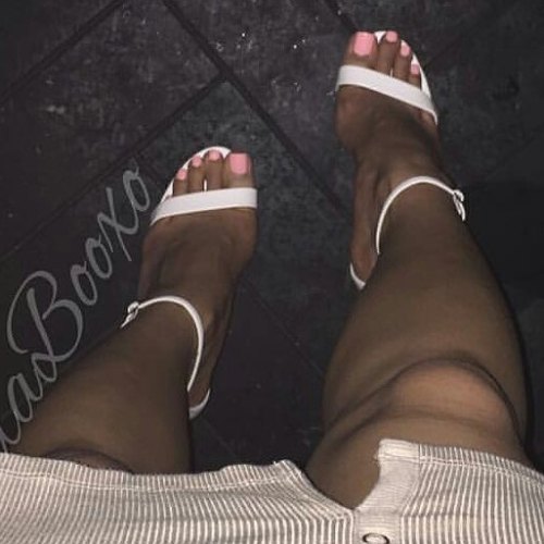 myfetishcollection: @lindabooxo You Look too good in these White Heels . PINK TOES LIT! lol #footmis