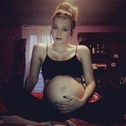 pregnant-and-hot:  