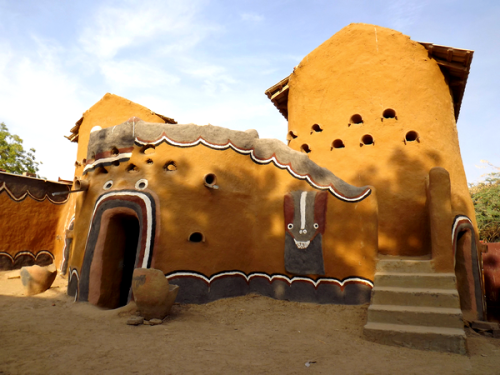 sarraounia: Details of Gaoui ( small village near N’djamena) houses. Like Oualata architecture