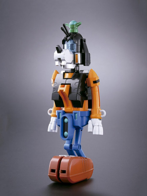 skunkandburningtires:Mecha-Mickey (a.k.a. Disney Voltron)  This is pretty neat…