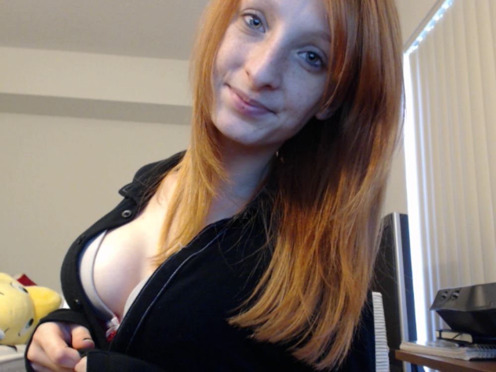 satanpussy:  SIDEBOOB SWAG