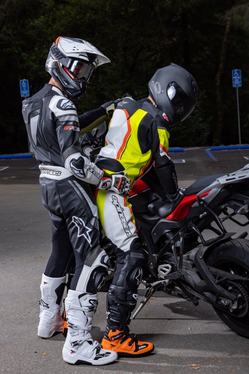 motox-ch:gearcrazed: twitter.com/SkiftyPup/status/1450839233317376004?s=20 Alpinestars buddi
