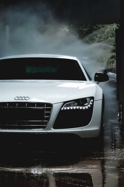 italian-luxury:  Audi R8 V10 Refreshing |