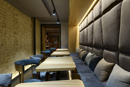 Effortlessly Cool Design and Turkish Motifs Characterize TAKAVA Coffee-Buffet in KievA hip coffee sh