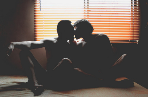 lookporn:  If you’ve nothing else to do then come with me. by Javierreyv on Flickr. 