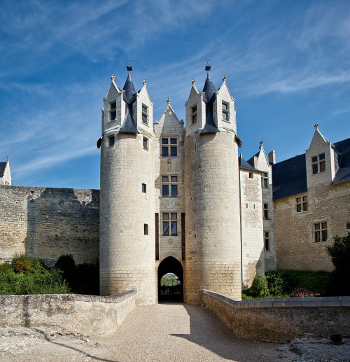 castlesandmedievals:Château de Montreuil-Bellay The Château de Montreuil-Bellay is a historical buil