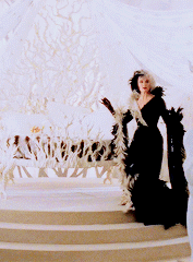 lady-arryn:101 dalmatians: cruella de vil + costumes(requested by anonymous)