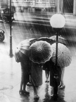  london rain [original] a group of women