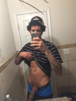 ibeez-lurkin:  jalil32:  kelpfreak:  My instagram bouke😘😘Obrian😘😘   Follow Phatdickswag @ jalil32.tumblr.com and submit anonymous nudes photos of ASS &amp; DiCK  @dmandaw87 bihhhhh! 😍