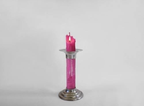smart-and-trashy:  I just made a gif edit of this amazing Rekindle Candle by Benjamin Shine and thought I’d share the non-animated version as well.    “The Rekindle Candle is a candlestick holder which collects the melting wax to form a new candle. 