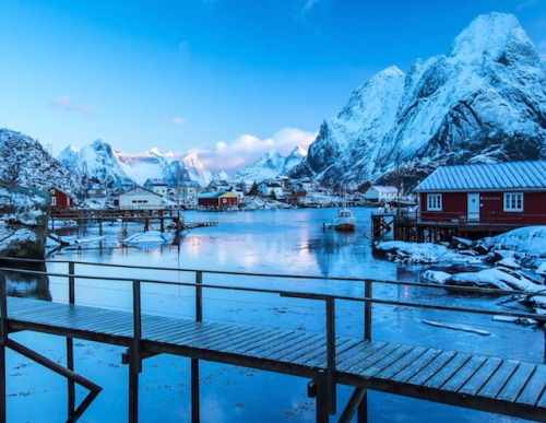 wordsnquotes:  landscape-photo-graphy:Timelapse Through Lofoten IslandsPhotographer Lasse Henning went in at the Lofoten Island located in the north of Norway, closed to the polar arctic circle. he came back with amazing pictures he assembled to make