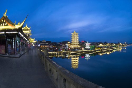 《太平廊桥▪夜》 by dylipinTaiping Covered Bridge, Deyang, China