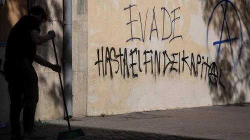 ‘Evade, until the end of capitalism’Seen in Santiago, Chile
