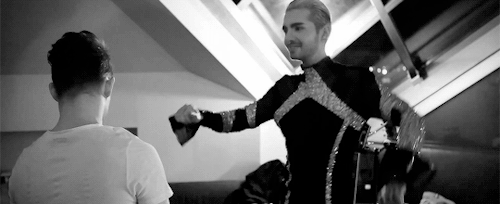 beichte: “bill, do you consider yourself as a good dancer?” IM WAITING