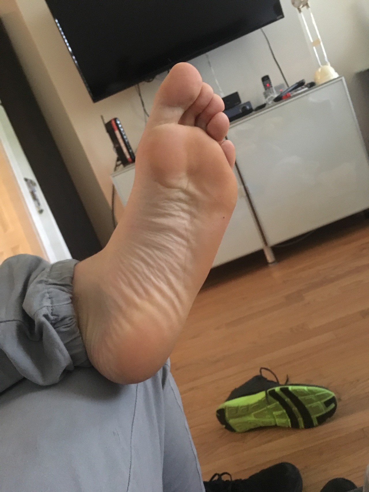 masterjslave:What’s missing from this picture? A footfag’s face for @dirtysocks009