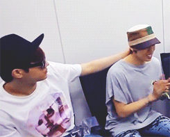 g-y-u:  { Sunggyu being Sunggyu 16/∞}         ↳  Casually petting Dongwoo during an interview  