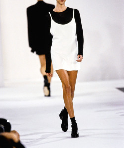 lushclub:  what-do-i-wear:  Calvin Klein spring 94   L//C