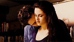 crowwife-blog:  ˝Rob had the best idea for it. He was like, you know what her real erogenous zone that I really want to start with?It’s right here on her neck, because that’s the classic placewhere a vampire bites somebody, so it’s the one place