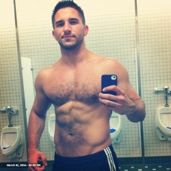 doyoulovemymen:  Nice place for a selfie 