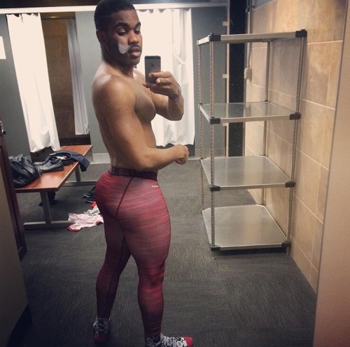 seacrit14:  getitmoist:  IG : Bodyamazin & it is.  Went to college with this guy