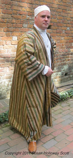 thegentlemanscloset:And here we have a reproduction of an 18th century banyan/house robe worn by Mar