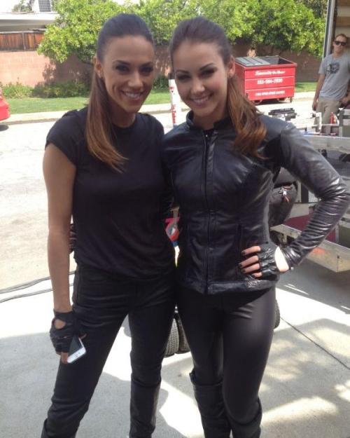 Hey it’s that hot ass chick from that insurance commercial……..the one beside her is actually the one who does the stunts.