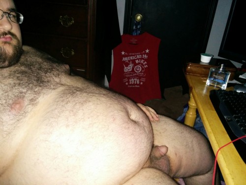 chubbyaddiction:  wonderfulplague:  Welp, Bout to get hard and take care of this morning horniness.  Sure yes…  wow thags hot