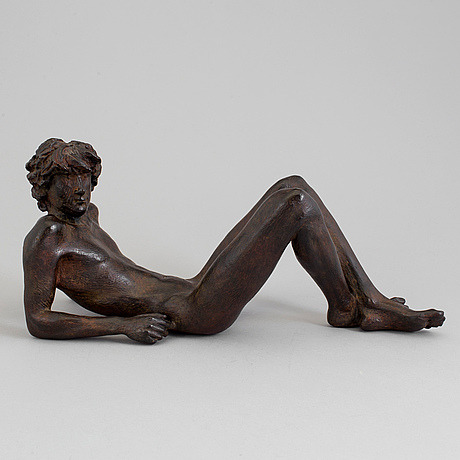 ganymedesrocks:Karl Heinz Krause (1924 - 2019), “Liegender Jüngling” , bronze 1984, courtesy Bukowskis