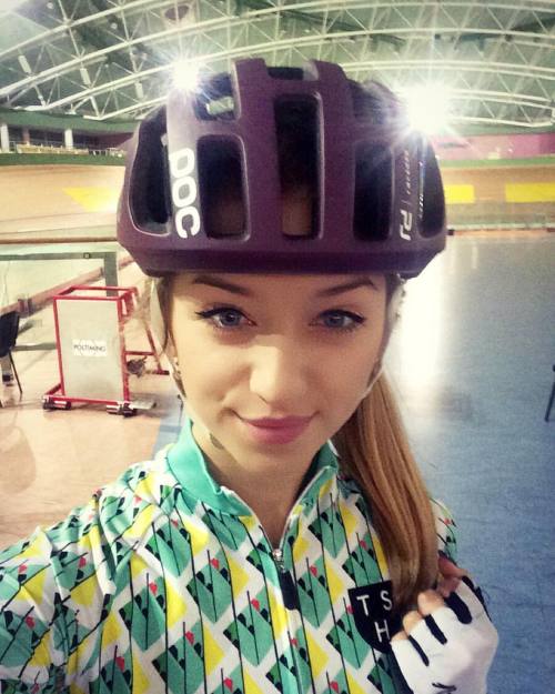  #velodrome #selfie #TSH ・・・ #babeonthebike #ootd #weridewarsaw #girlbike #girlonbike #girlsonbikes 