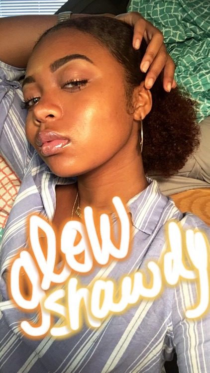 jamblasian:When them natural face oils kick in and got you glowin ✨