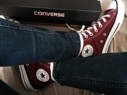 questionful:  Just a pic of my new converse