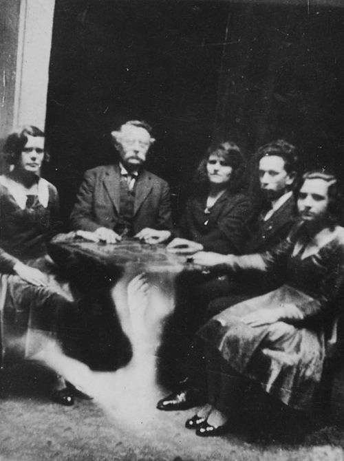 under-the-gaslight:A seance photographed by William Hope, 1920.“The information