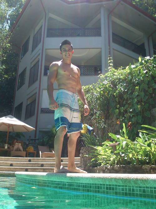 josito-20:  famositicos:  Manuel Vargas… Actor de teatro…  Ricoooooooo