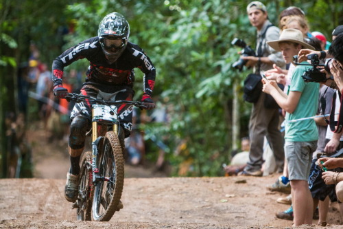 nitwitedgoose: chirosangaku: Světový pohár MTB DH #2 - Cairns - Závody - Redakční foto - Fotogaler