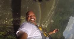 labelleriviere: cecaeliawitch:  sixpenceee:  This photo of Will Smith bungee jumping looks like Uncle Phil.  Now this is some REAL sixpenceee shit  Omg, he does!!!! 